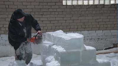 В Нязепетровском районе жители делают ледовый городок
