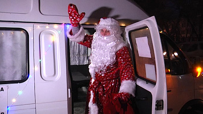 Дед Мороз ездит вместе с пассажирами одной из магнитогорских маршруток
