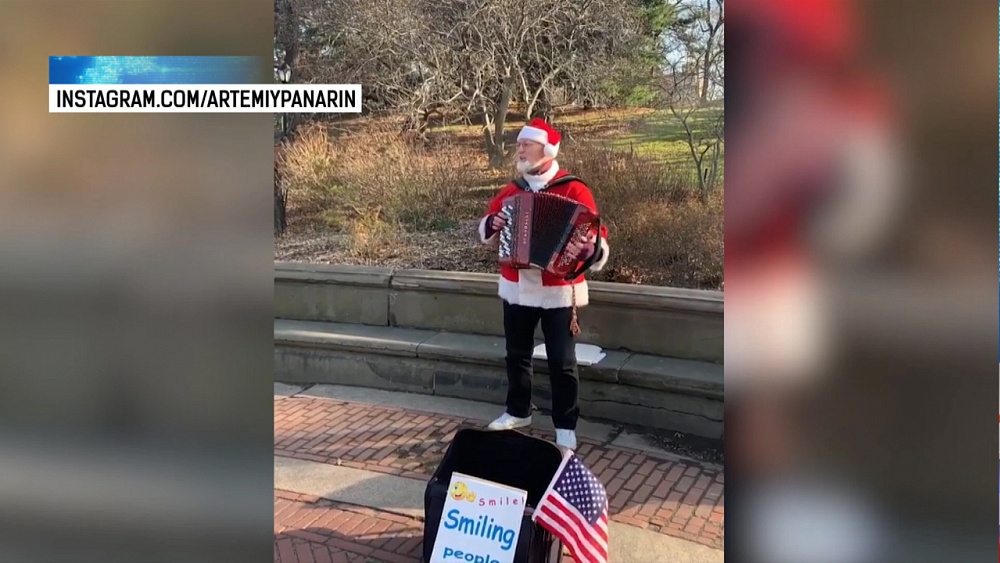 Артемий Панарин нашел в Нью-Йорке Деда Мороза