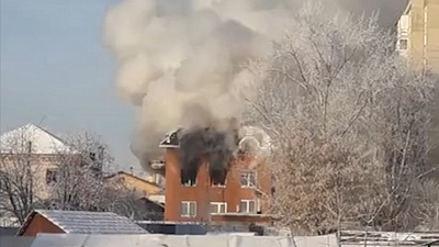 Под Новый год из-за пожара без дома осталась семья на АМЗ