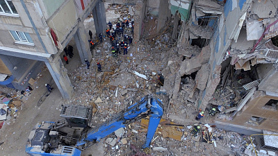 Спасатели завершили поисковую операцию на месте рухнувшего подъезда