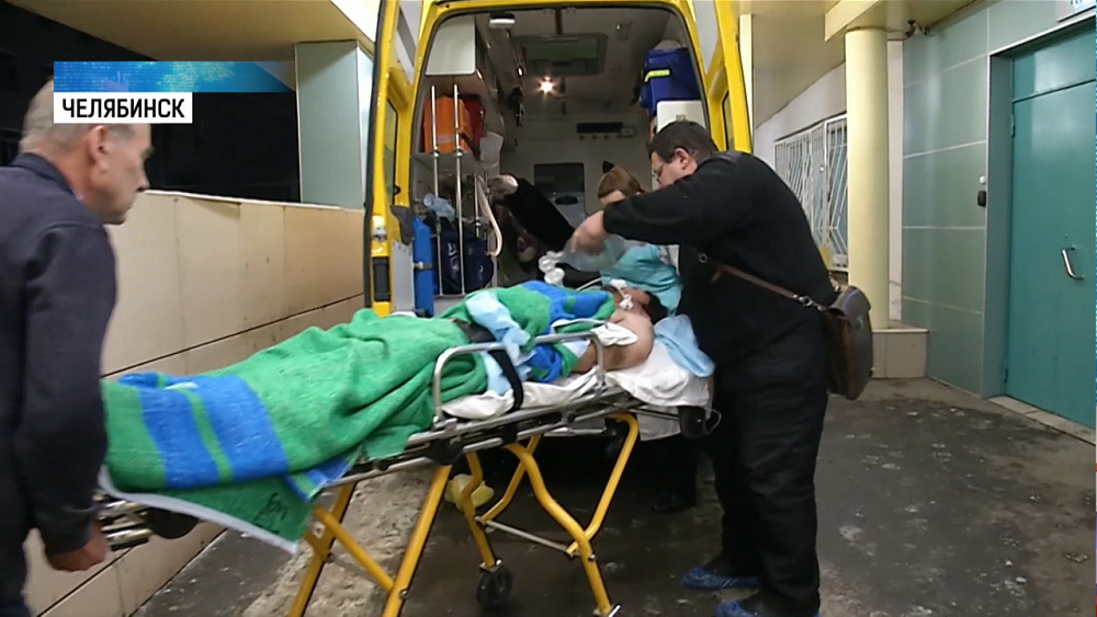 Мужчину, пострадавшего под завалами, доставили в ЧОКБ