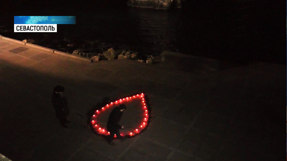 Крымчане выложили слезу из свечей в память о погибших в Магнитогорске