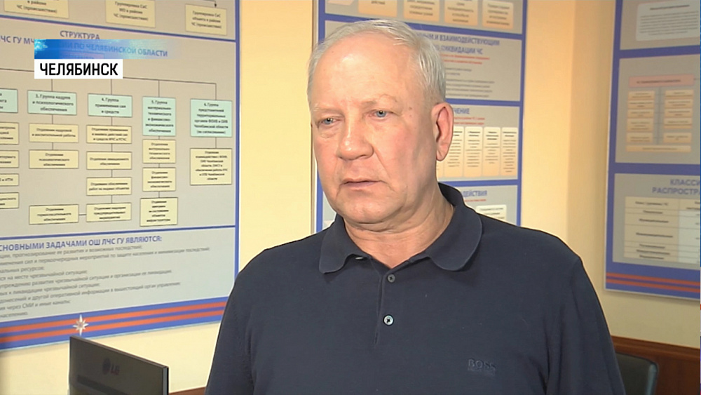 Специалисты обследуют здание, где произошел взрыв