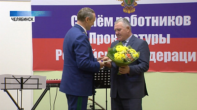 Губернатор поздравил прокуроров с праздником