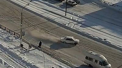 Опасный трюк в центре Магнитогорска продемонстрировал горожанам дрифтер. ВИДЕО