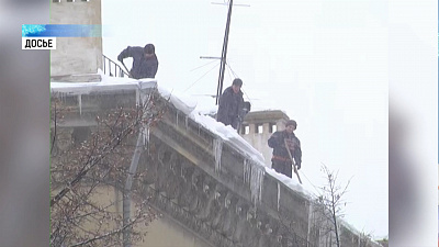 УК пригрозили штрафами за плохую уборку снега с крыш