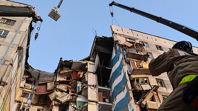 СК рассматривает взрыв бытового газа в качестве основной версии обрушения подъезда в Магнитогорске