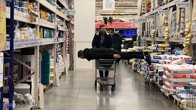 Пранк в супермаркетах по-челябински. Как развлекается молодежь города. ВИДЕО