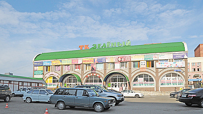 Старейший рынок Челябинска вновь выставили на продажу