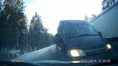 Мощное лобовое столкновение на трассе М-5 попало на видео регистратора