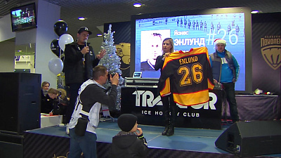 Хоккеисты собрали средства для мальчика из Златоуста