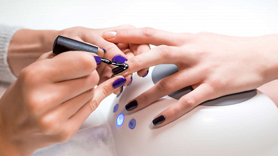 Особенности выбора LED-лампы для маникюра и педикюра