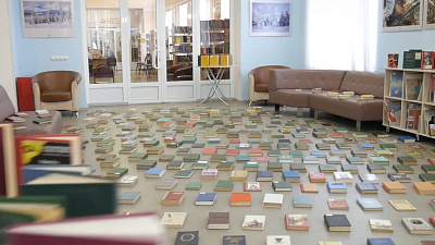 Бюст Пушкина «спел» для книг в челябинской библиотеке