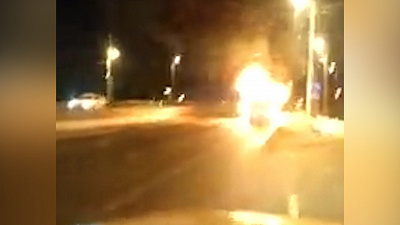 Снова горит газель. На этот раз скорая помощь на Меридиане. ВИДЕО