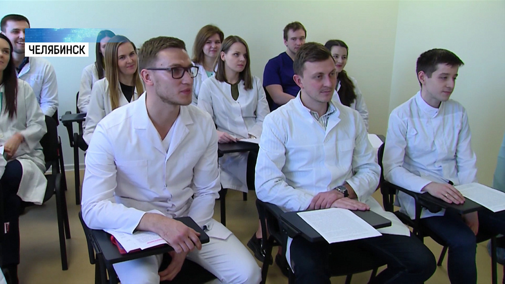 Губернатор поздравил студентов-медиков