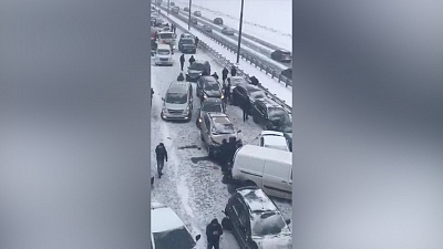 Порядка 70 машин столкнулись на подмосковном шоссе из-за непогоды 