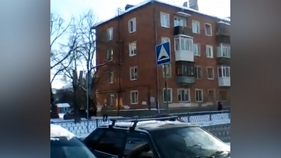 Екатеринбуржец спас двухлетнего малыша, чуть не выпавшего из окна 4-го этажа 