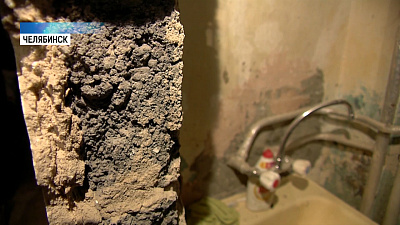 В Ленинском районе в доме обвалилась стена