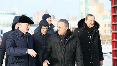 Виталий Мутко посетил стройплощадки конгресс-холлов и проблемный ЖК