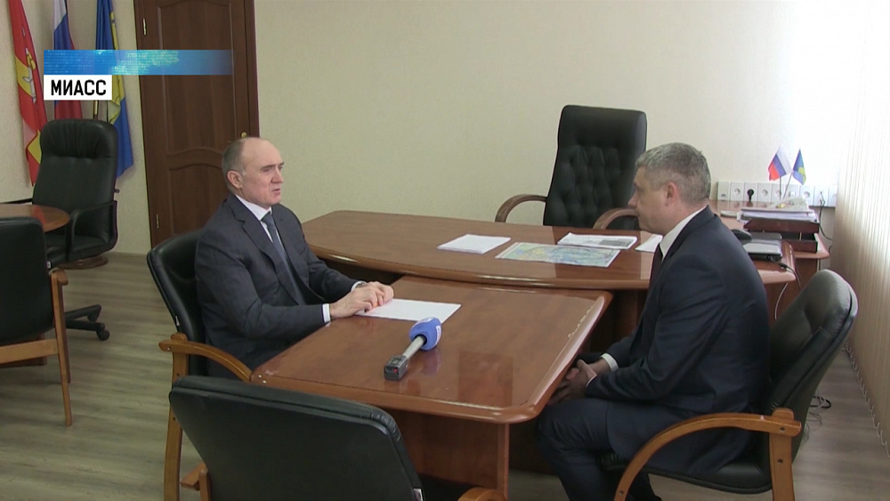 Глава «Роскосмоса» Дмитрий Рогозин работает в Миассе