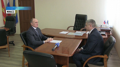 Глава «Роскосмоса» Дмитрий Рогозин работает в Миассе