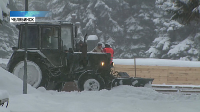 На Челябинск обрушился снегопад