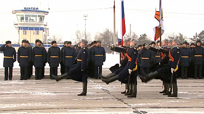 Авиационный полк получил Орден Суворова