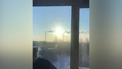 Необычный эффект с солнцем заснял челябинец из окна