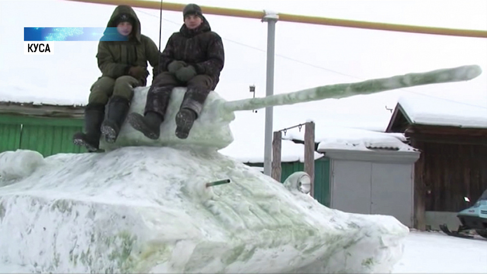 Школьники слепили из снега точную копию Т-34