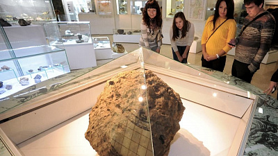 В Челябинском музее выставят похищенный фрагмент метеорита
