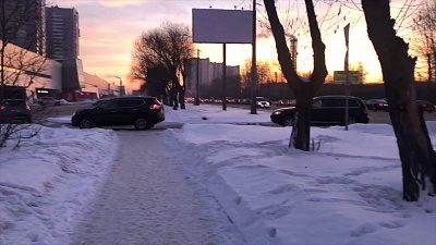 Челябинцы жалуются на ежедневные нарушения ПДД на улице Труда