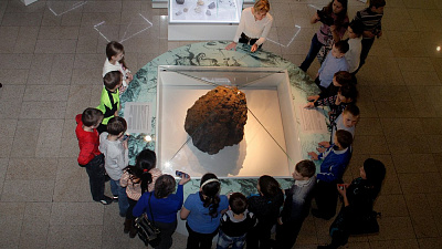 Челябинцев на выходных приглашают отметить годовщину падения метеорита, сыграть в лапту и погулять по ярмарке хэнд-мэйда