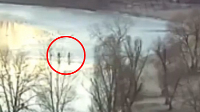 Хотели спасти поклонниц селфи и сами попали под лед. ВИДЕО