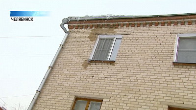 Жители дома на Днепропетровской готовятся к потопу