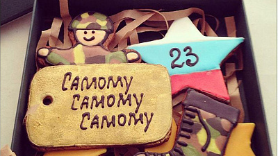 Фронтовая кухня, армейские истории и перевоплощение в стюардесс. Как челябинские компании отмечают 23 февраля