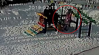 Девочка чуть не задохнулась на прогулке в детском саду. ВИДЕО Девочка чуть не задохнулась на прогулке в детском саду. ВИДЕО