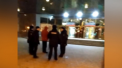 Причиной ночной эвакуации железнодорожного вокзала стал звонок психически неуравновешенной женщины