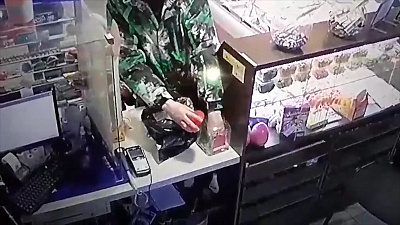 Дерзкое ограбление банки попало на камеры видеонаблюдения