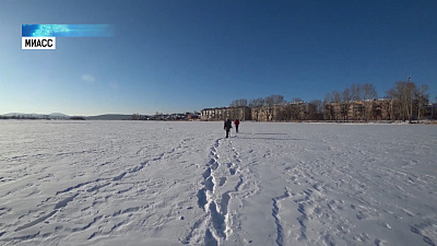 Школьница спасла провалившуюся под лед подругу