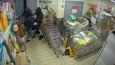 Сила слова: в Копейске безоружные мужчины ограбили супермаркет