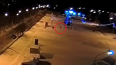 В Коркино на главной площади подростки разнесли ледяные скульптуры