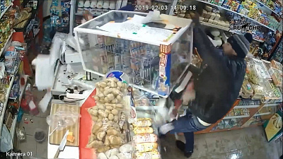 Мужчина в Татарстане ограбил магазин при помощи бутылки