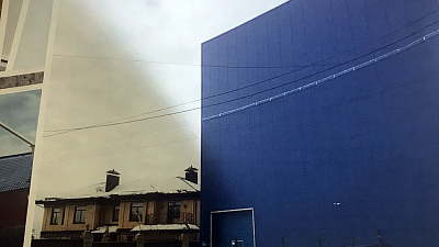 В поселке АМЗ владельцы коттеджей настаивают на сносе скалодрома, который возведен среди жилых домов