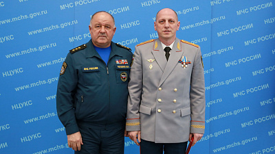 Руководитель регионального ГУ МЧС получил знак отличия «За доблесть»