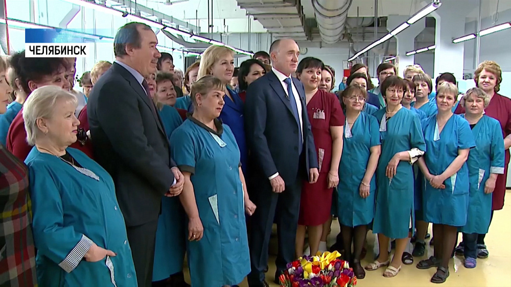 Сотрудниц «Юничела» поздравили с наступающим 8 марта