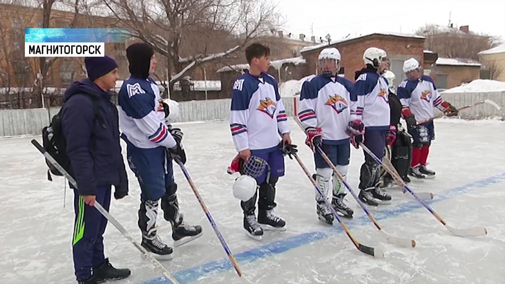 В Магнитогорске прошел товарищеский хоккейный матч