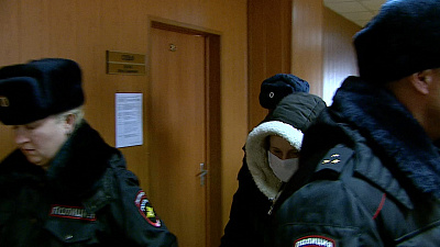 27-летняя челябинка, убившая своего парня шампуром, выслушала сегодня приговор. ВИДЕО