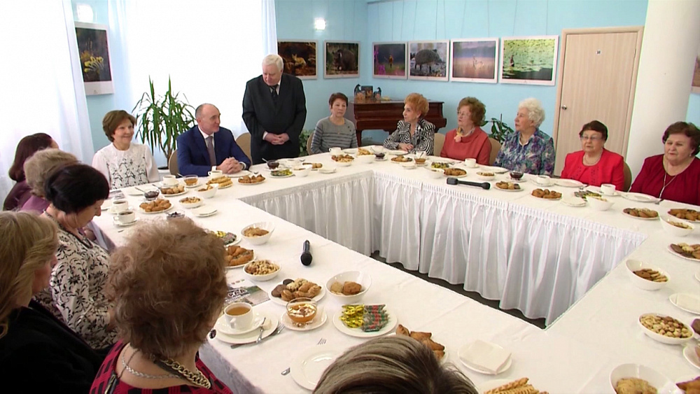 Губернатор поздравил ветеранский актив с 8 марта