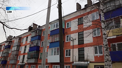 Глыба льда упала с крыши и убила женщину